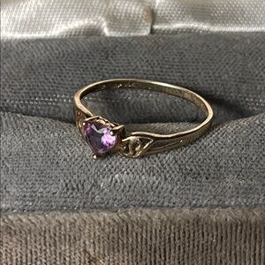 10K SZ 8 HEART AMETHYST SCROLLWORK VINTAGE RING